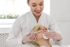 woman-beauty-clinic-beauty-treatment_23-21488788991
